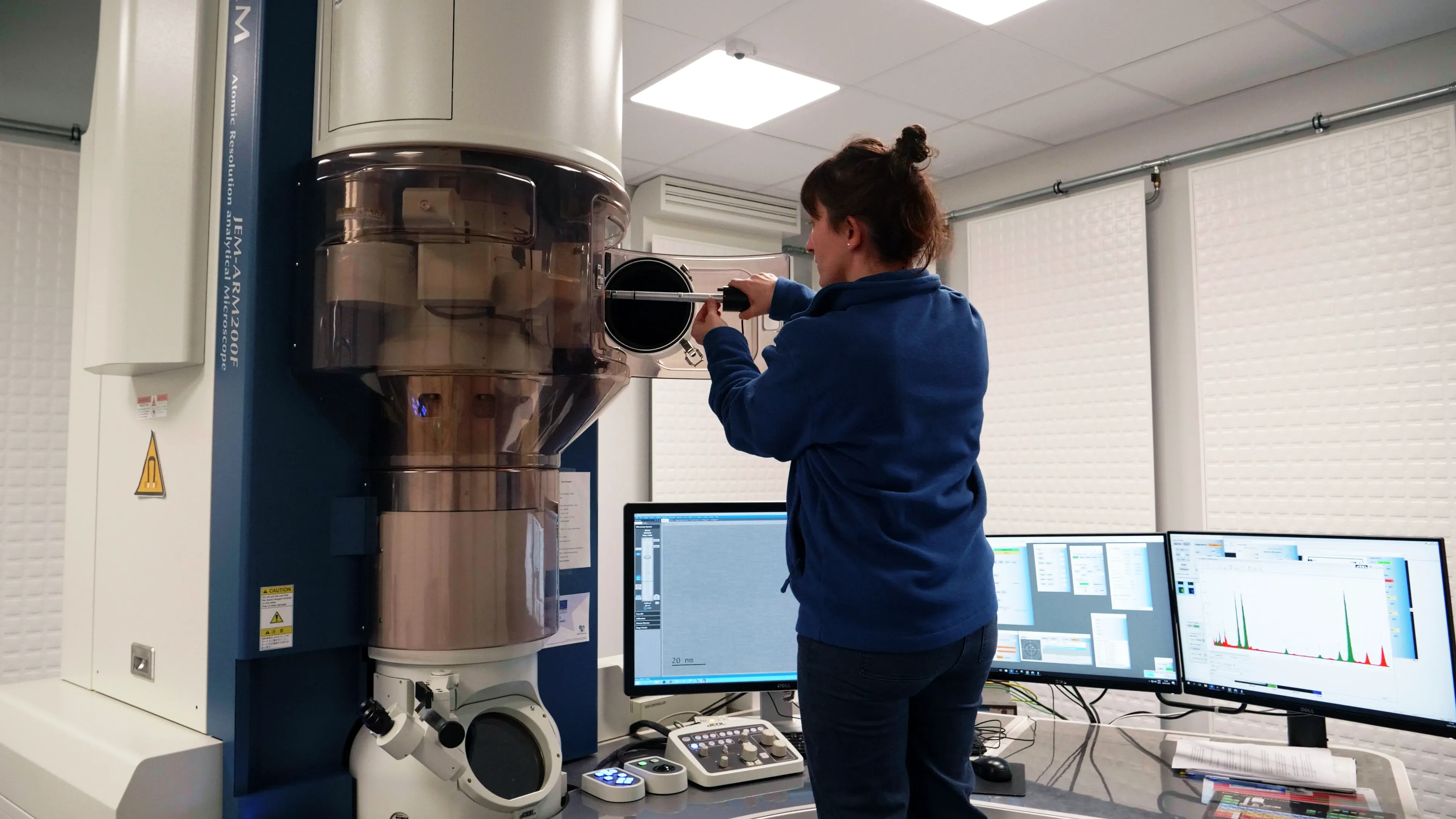Microscope électronique en transmission (MET)