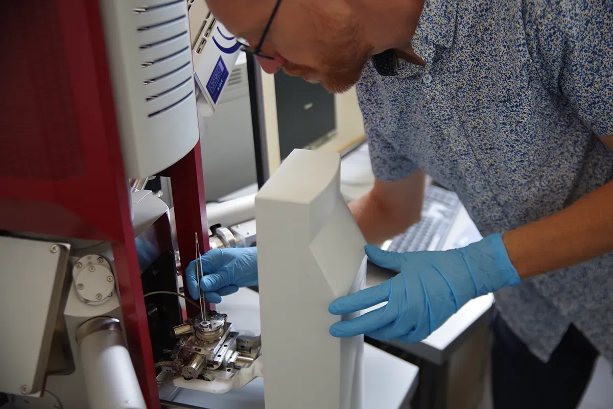 Microscope électronique à balayage (MEB)